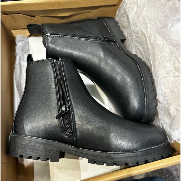 2 pairs of Steve Madden boots for kids size 2 both pairs brand new